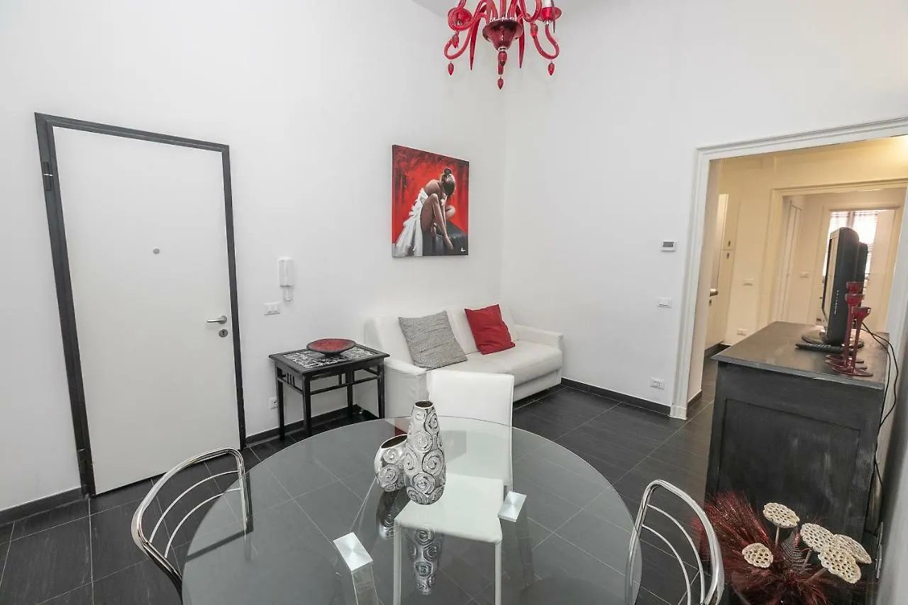 Homes In Genoa - Gold And Silver Apartment