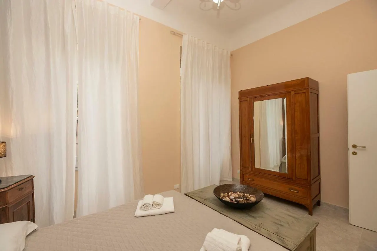 Apartment Homes In Genoa - Gold And Silver Italy